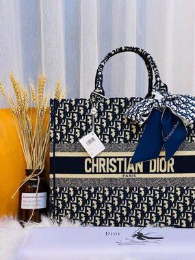 AUTHENTIC Dior DIOR BOOK TOTE